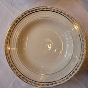 Table service in opaque porcelain with gold leaf.