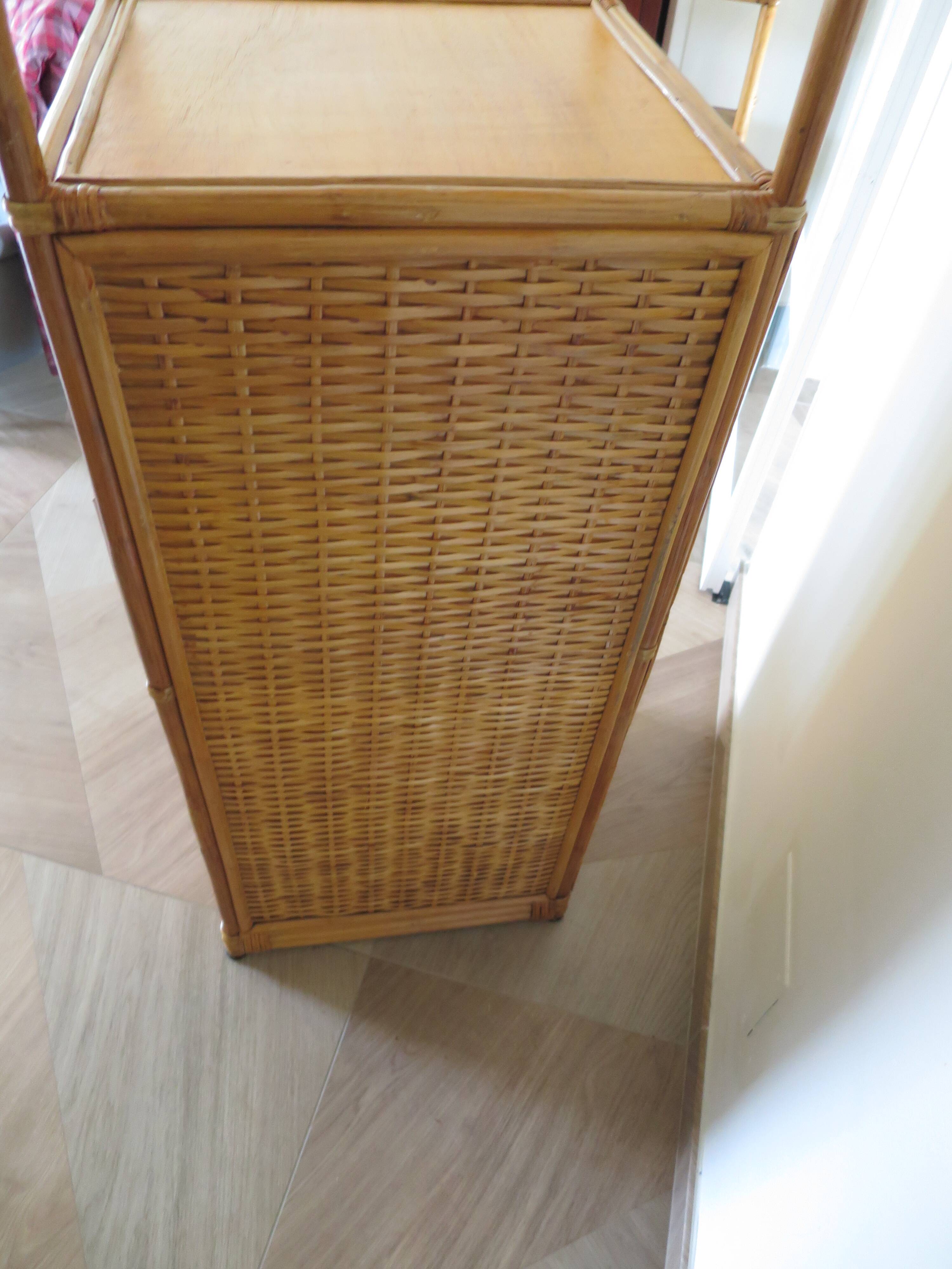 Storage column, wooden bookshelf and woven rattan.