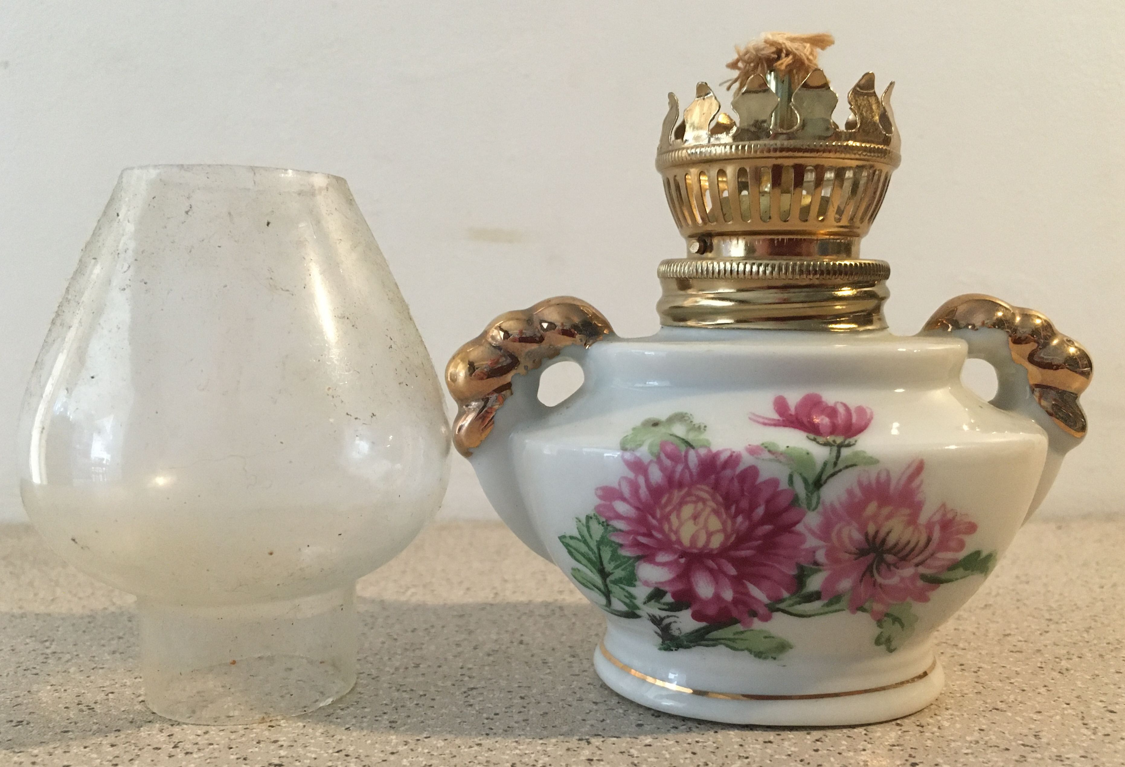 Miniature kerosene lamp for decoration or collection