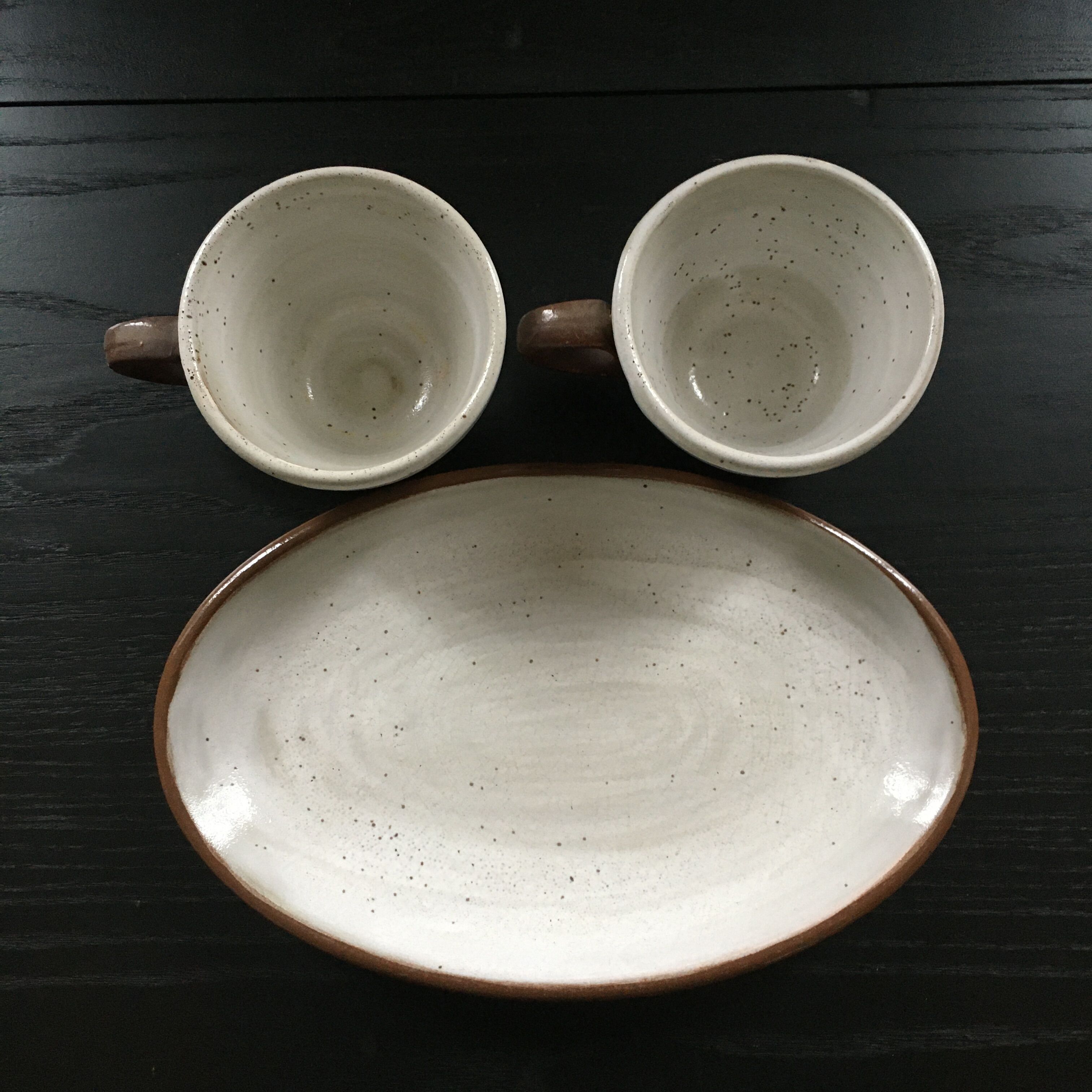 Set 2 cups and coffee dish