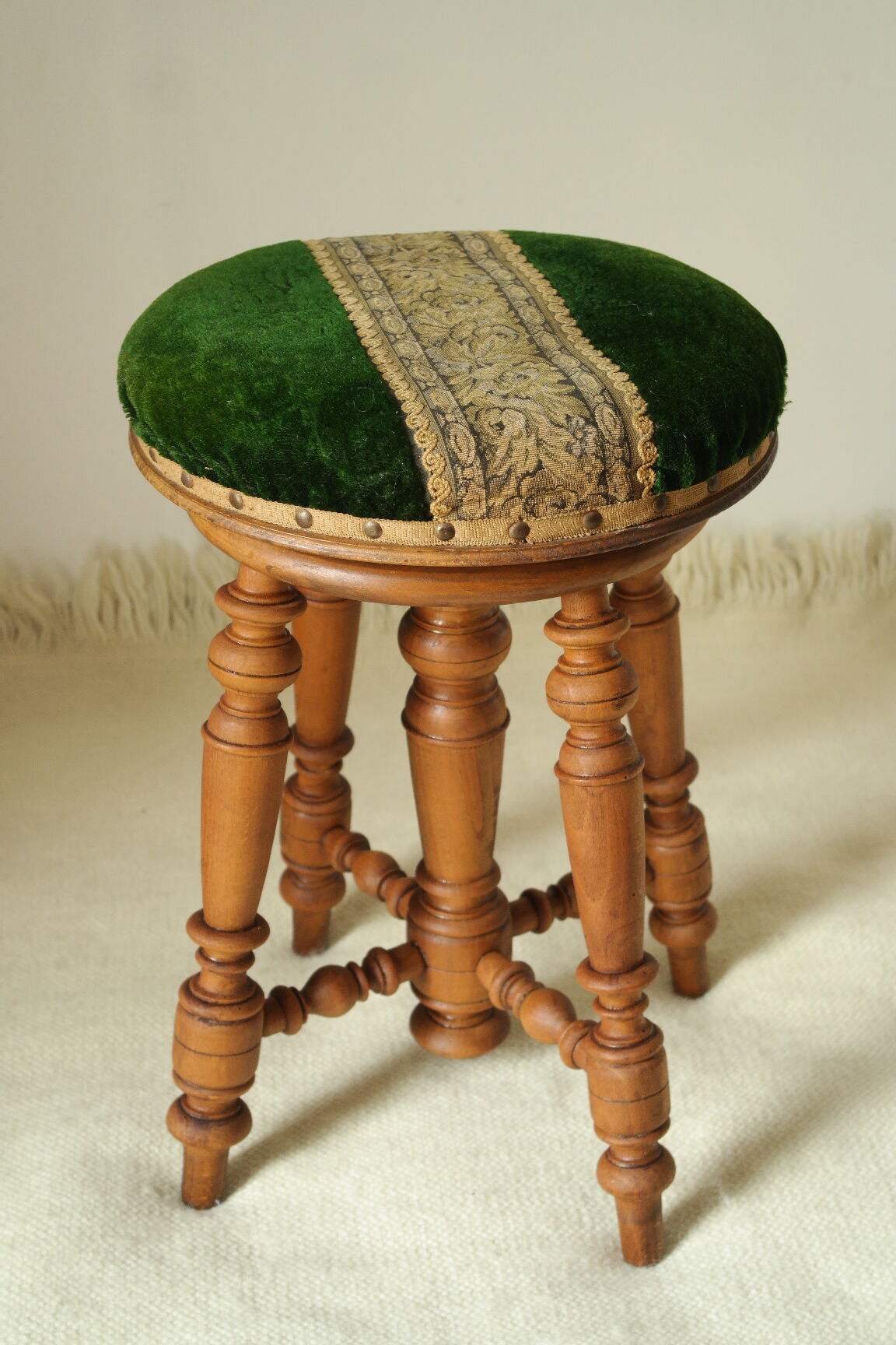 Napoleon III piano stool