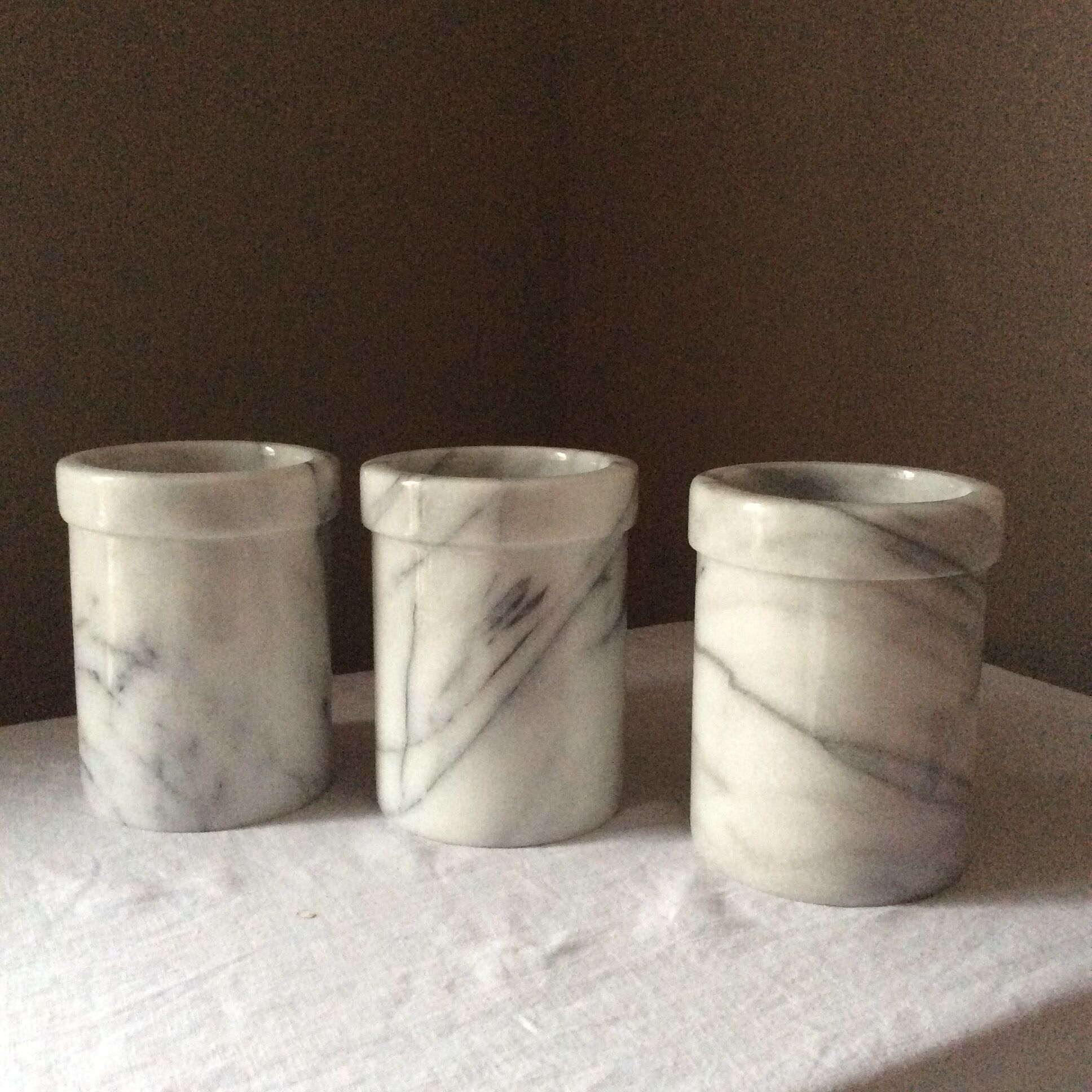 Vase ou pot en marbre blanc