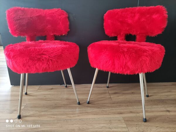 Paire de chaises moumoute rouge cardinal authentiques années 60