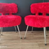 Paire de chaises moumoute rouge cardinal authentiques années 60