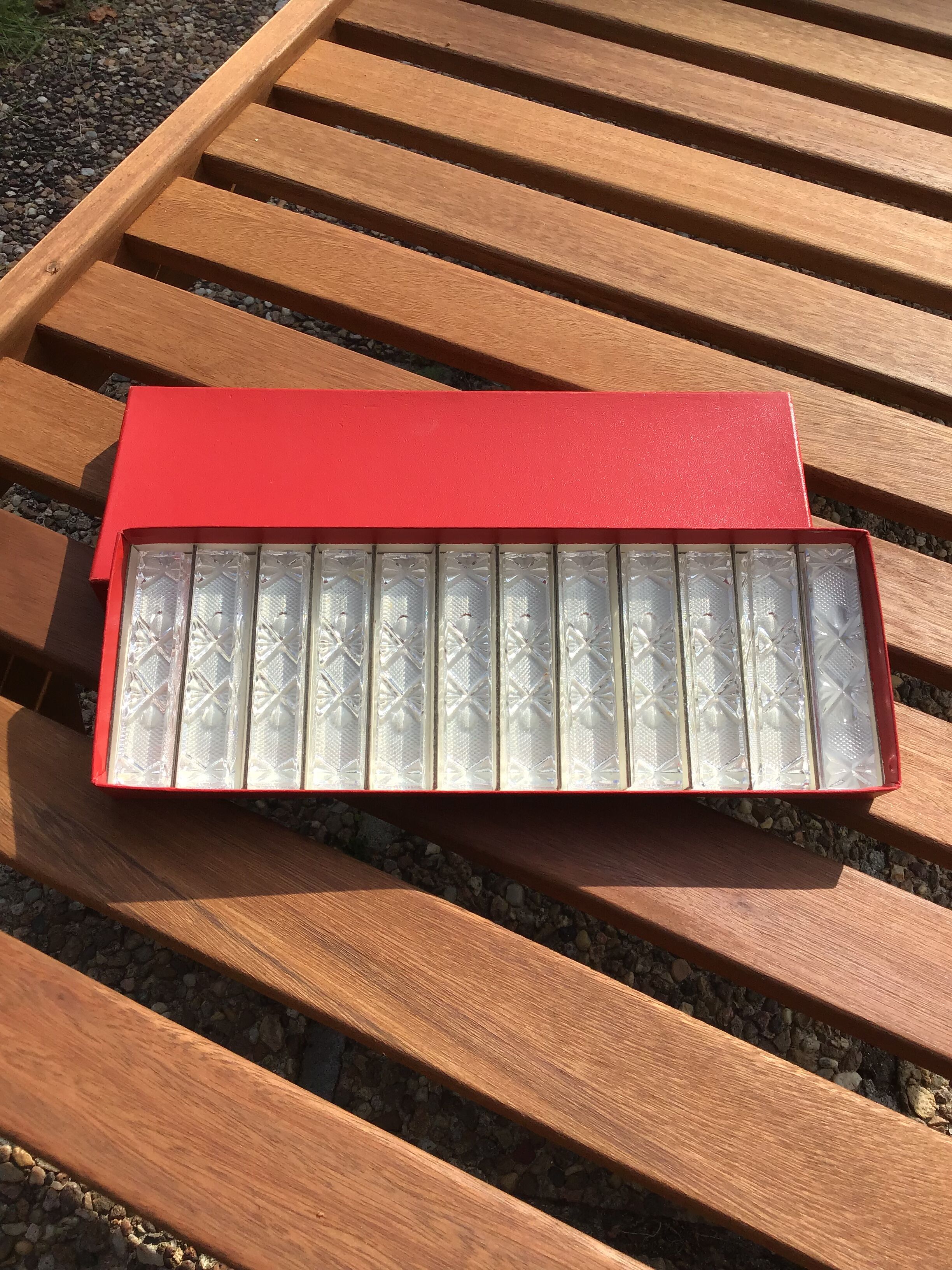 Crystal knife holder