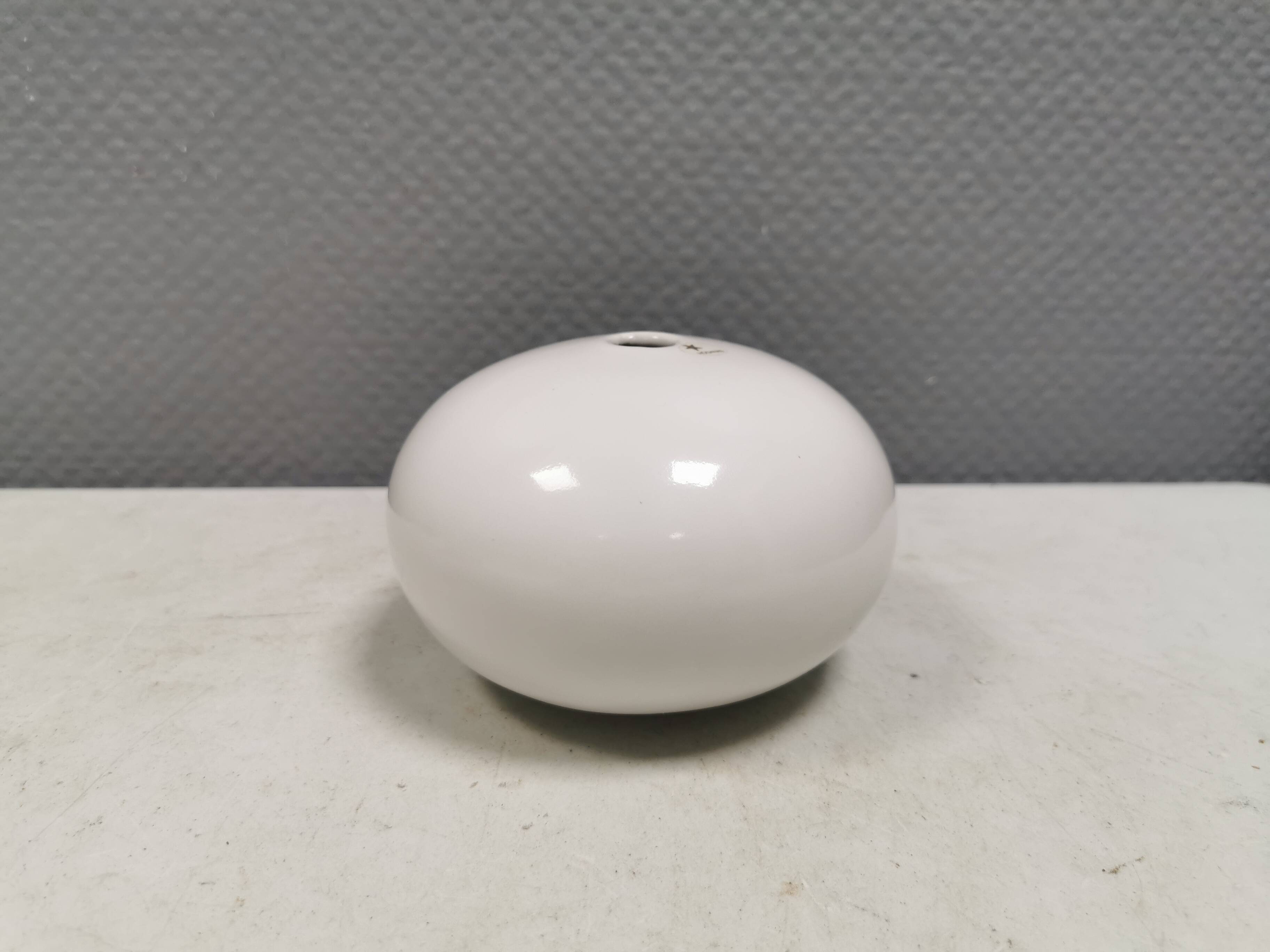 Vase sphérique de la marque de poterie suédoise Höganäs. Années 1980.