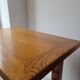 Table basse brutaliste en chêne clair