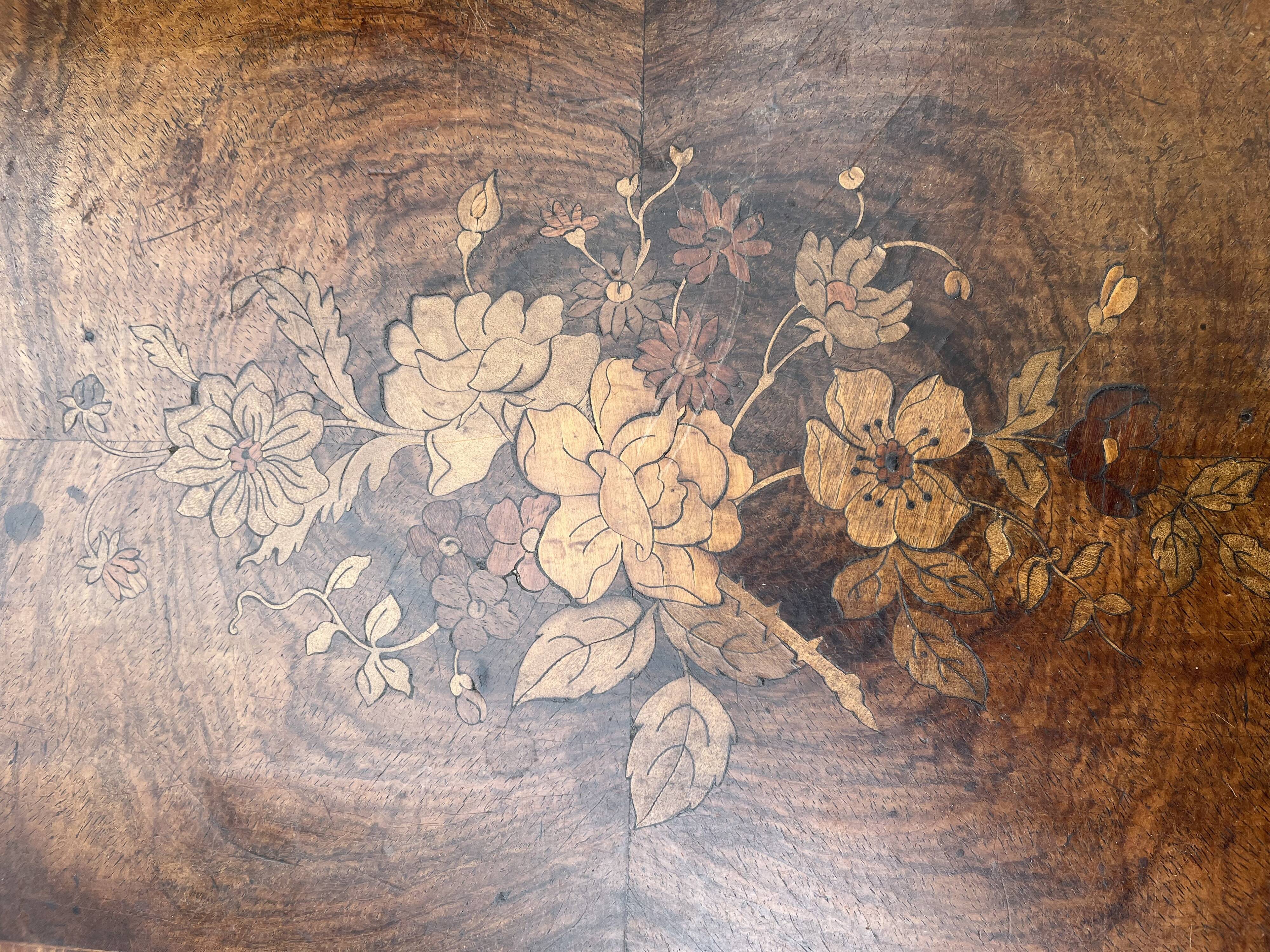Couturière en bois