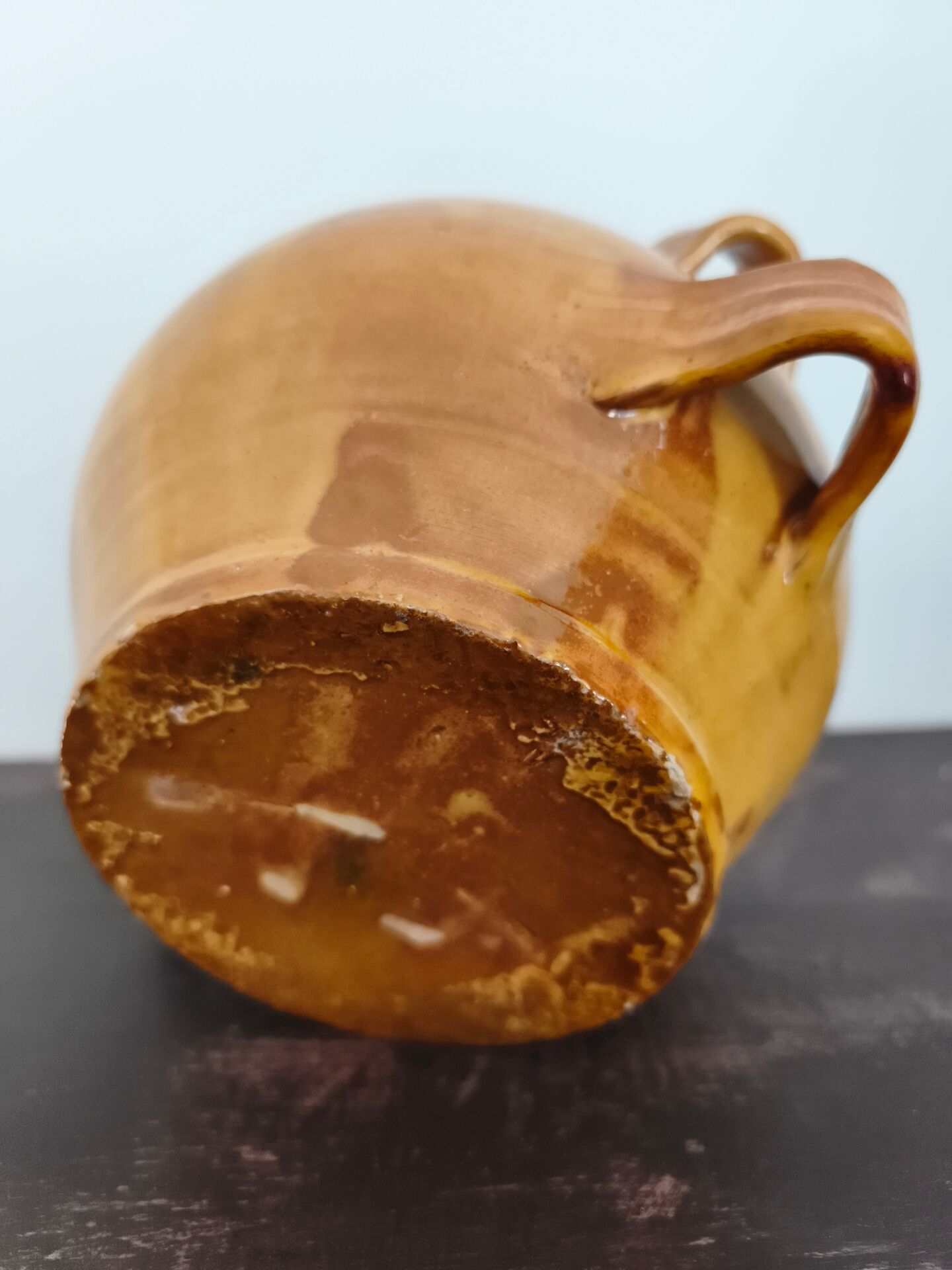 Yellow Provençal jar in terracotta.