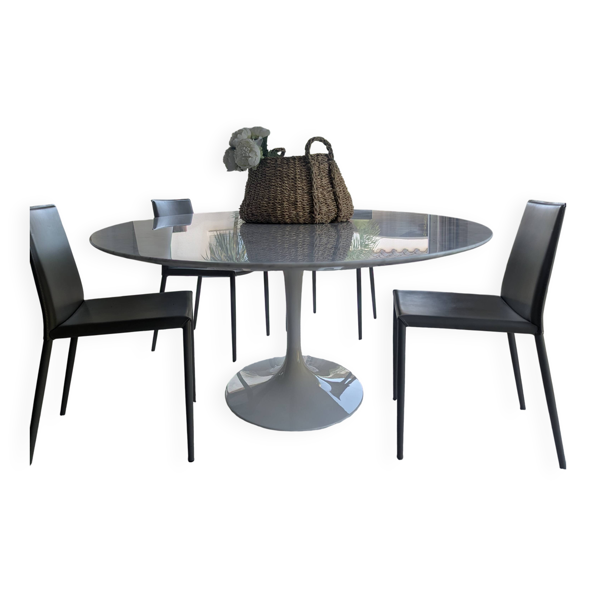 Tulip Oval XL Table Classic Design Italy inspired by Saarinen