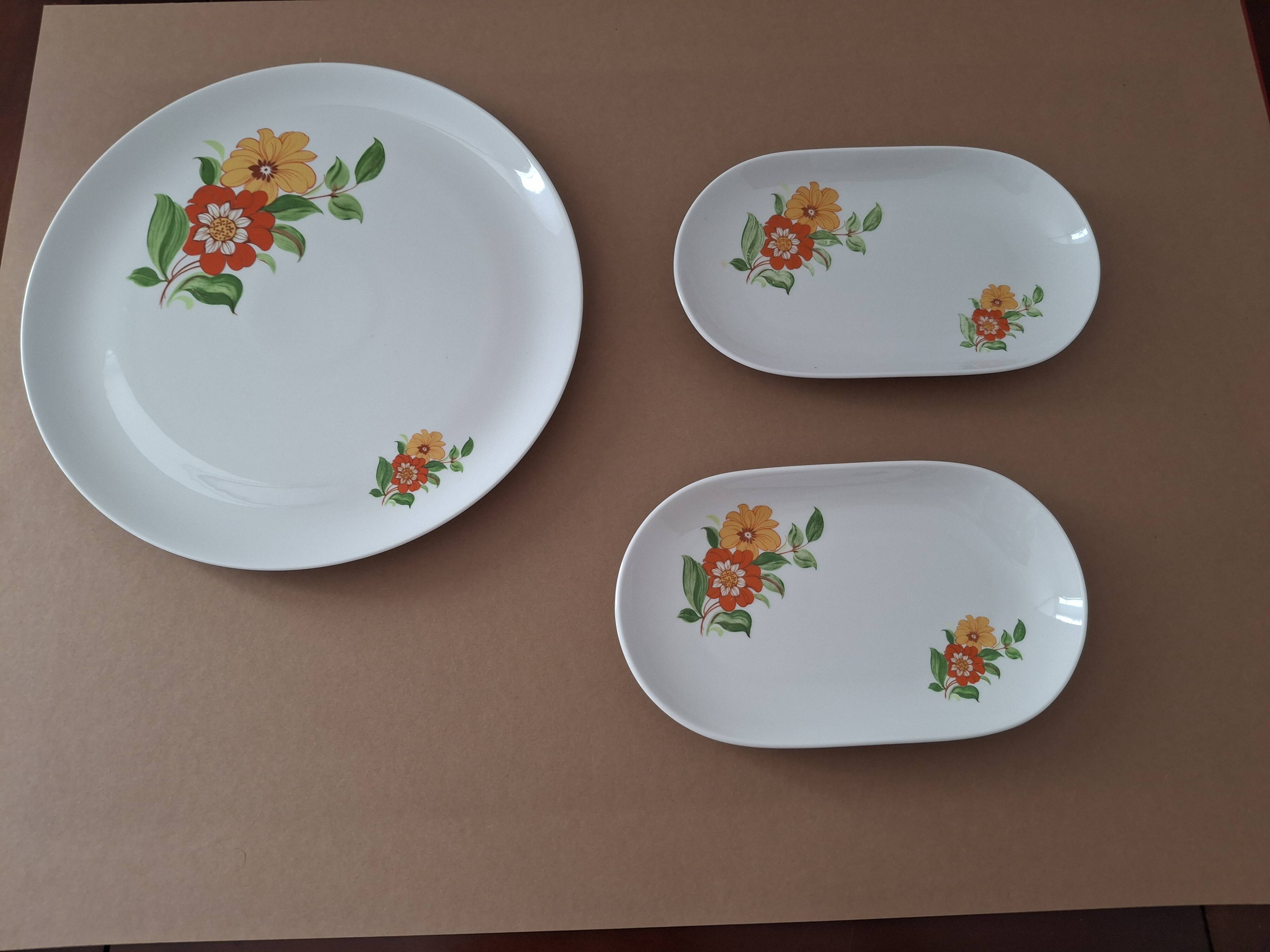 Vintage table service in Italian porcelain "Royal" with floral decoration.
