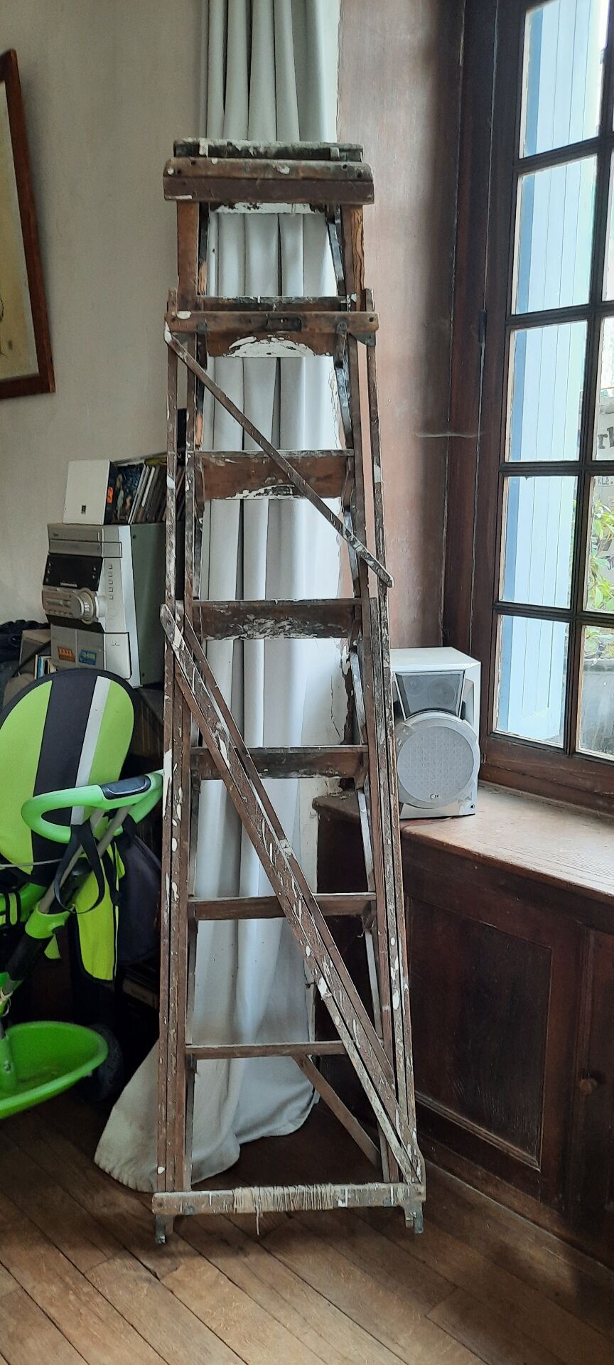 Painter's step ladder