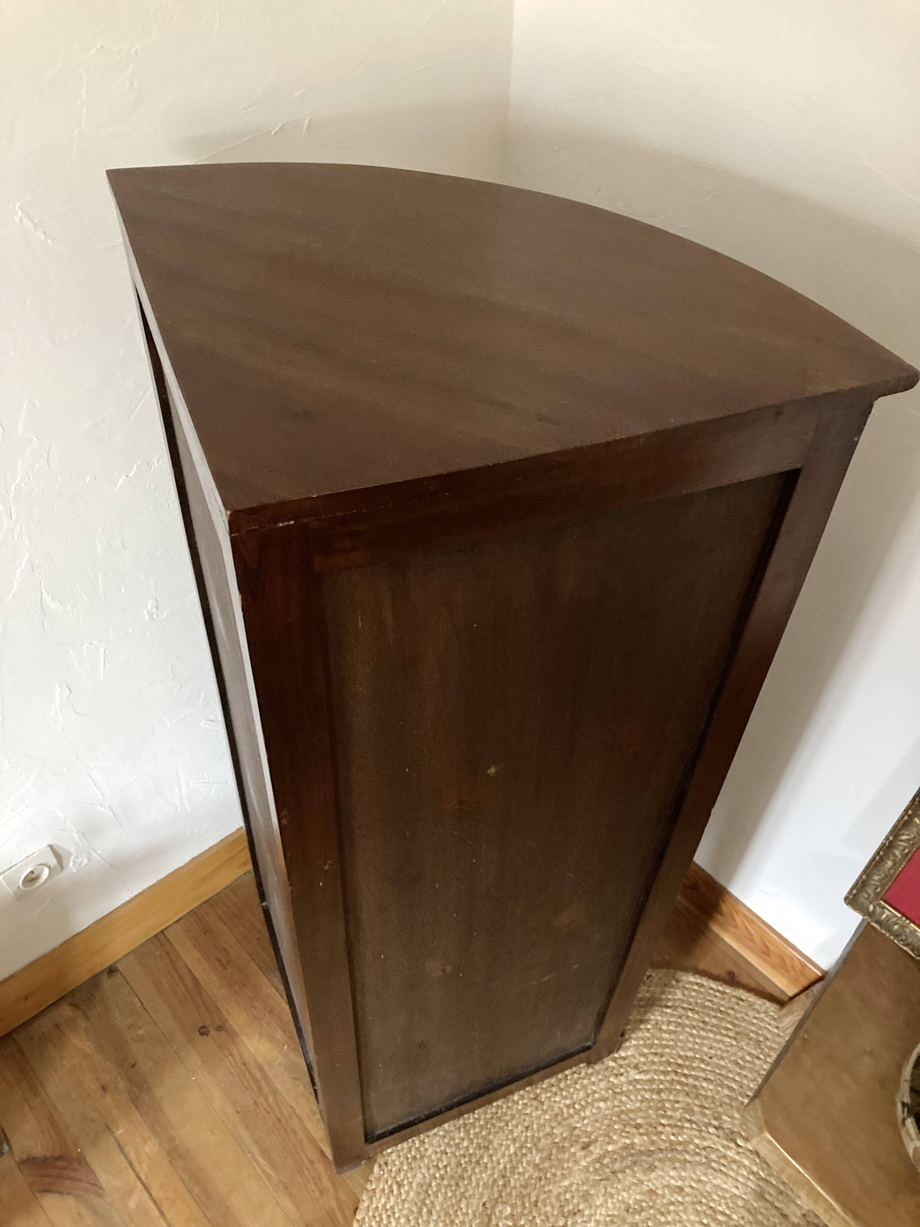Curved wooden corner unit