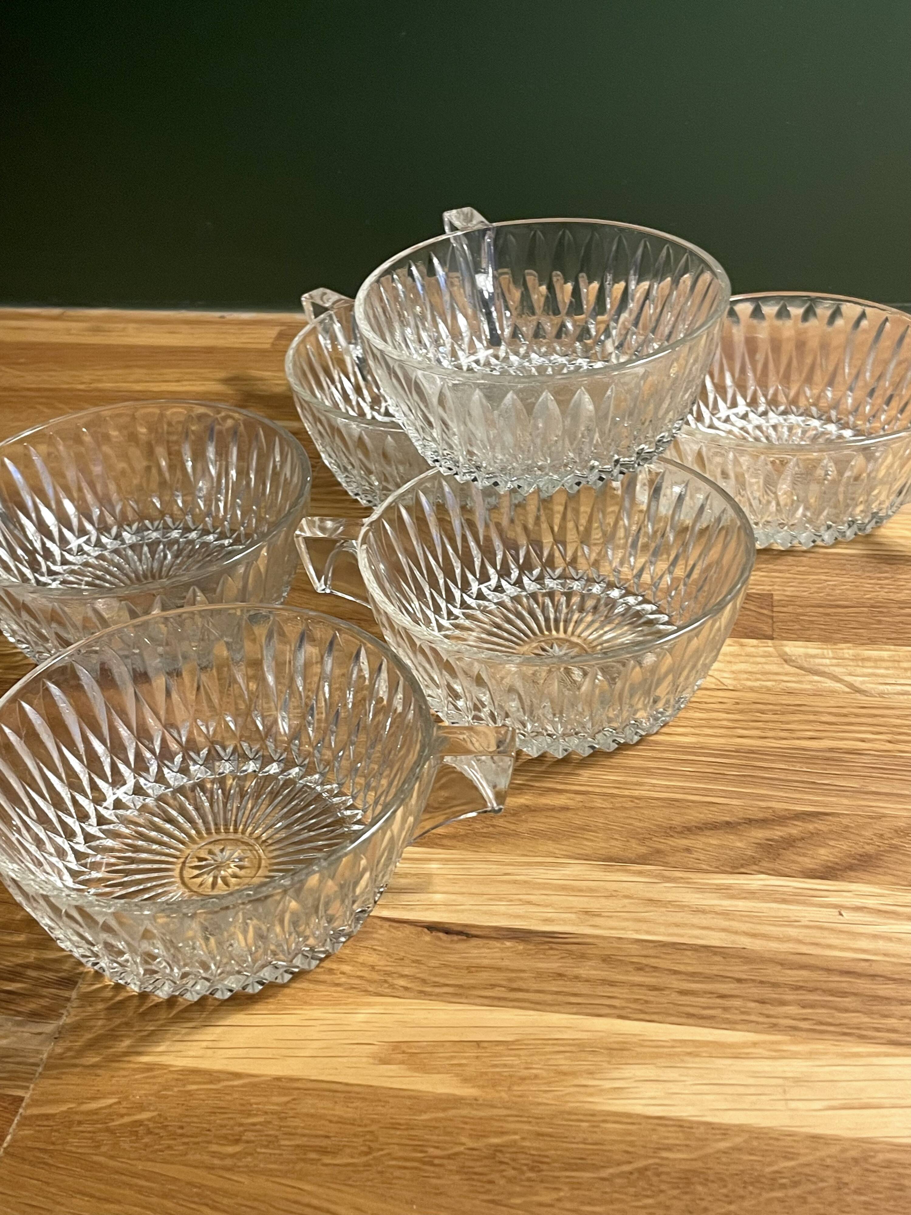 6 tasses à café en verre ciselé vintage en très bon état