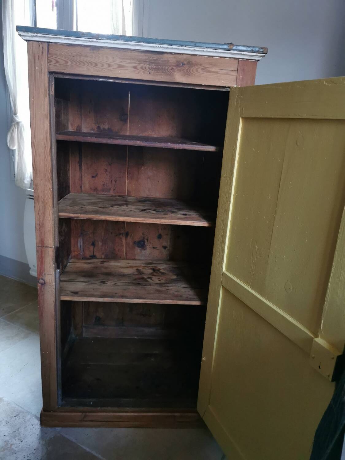 Confiturier furniture