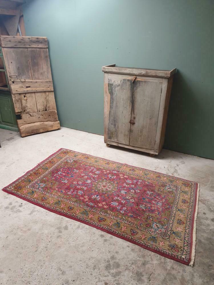 Old vintage carpet old pink 140 x 240 cm