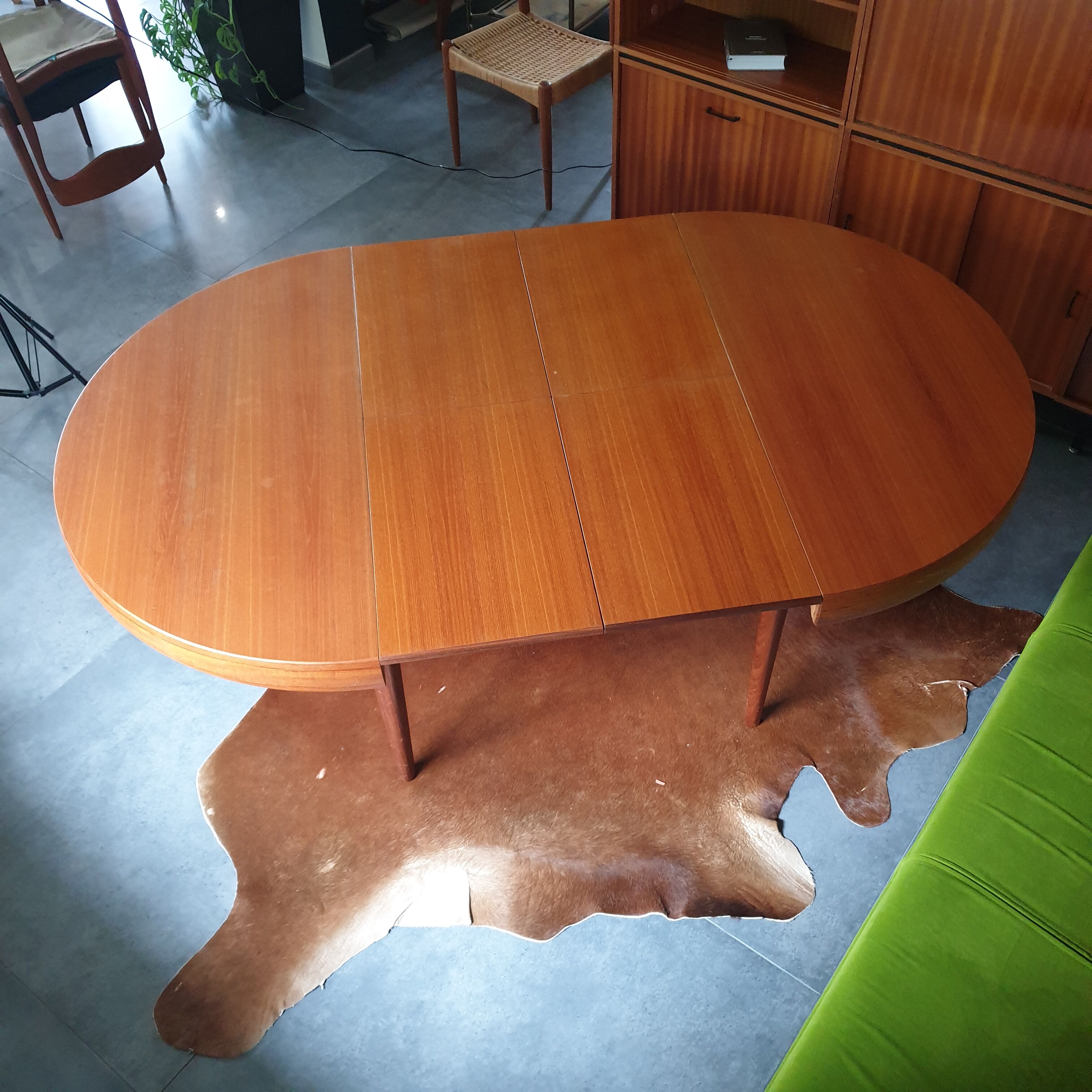 Round table in vintage teak 60s Scandinavian Rochebobois
