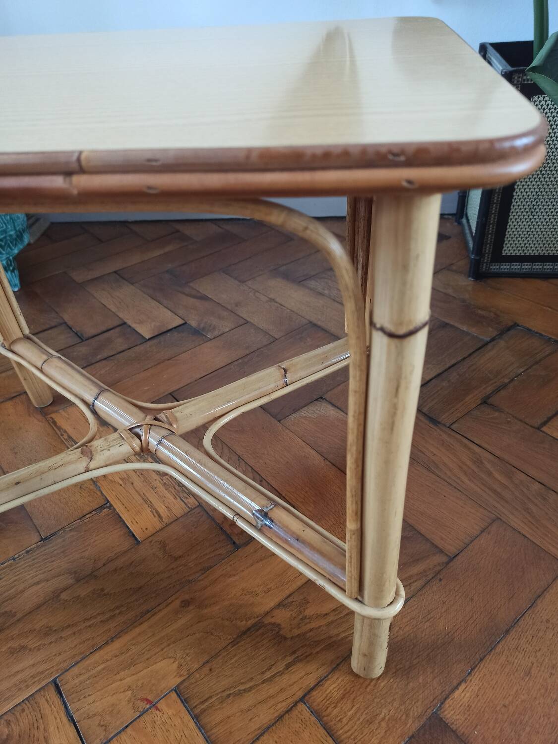 Table d'appoint vintage en rotin et bambou