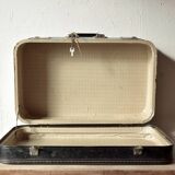 Old cardboard suitcase with its two keys