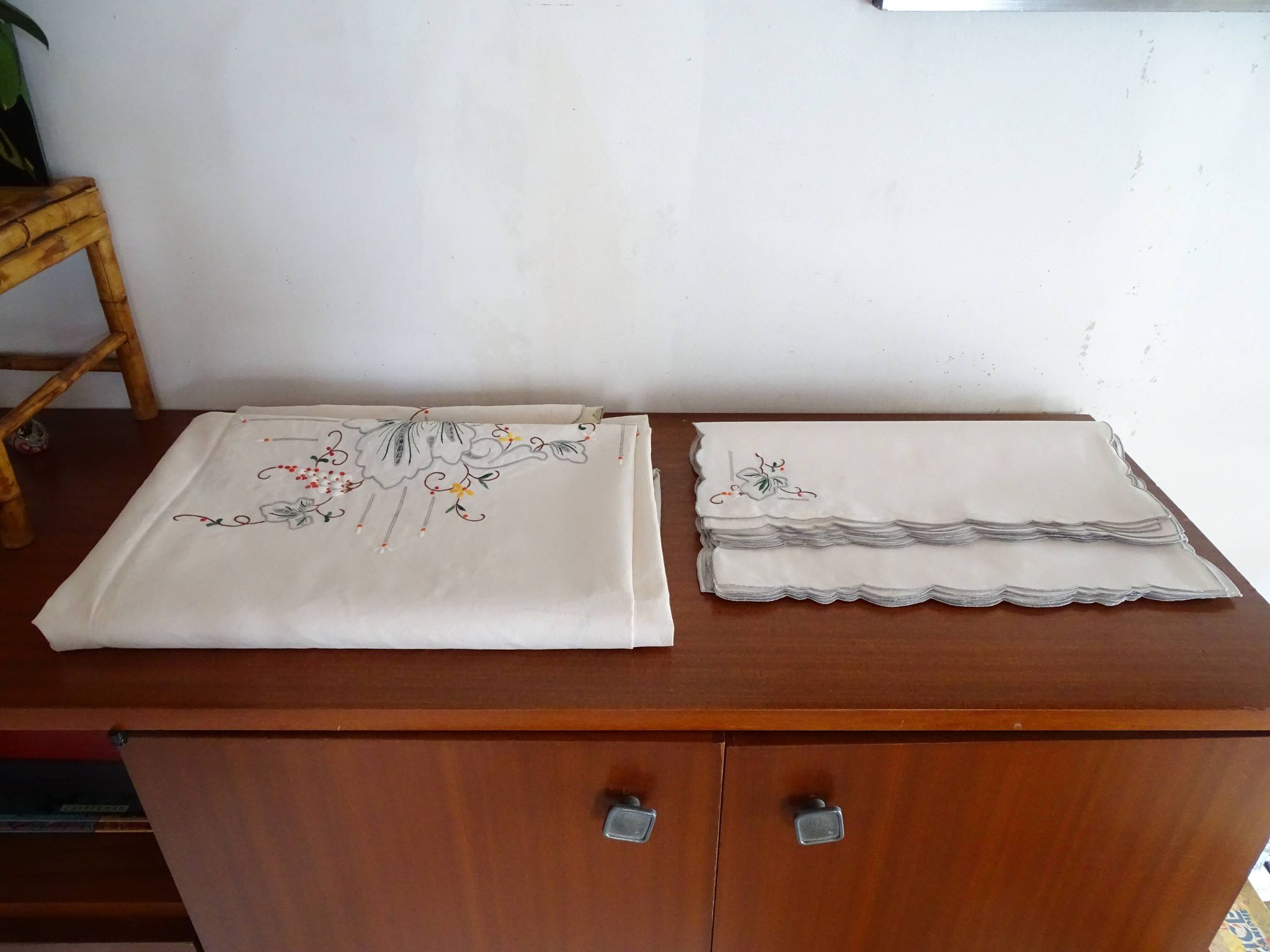 Tablecloth and 12 linen towels embroidery fine colorful flowers 255 x 170 - Old