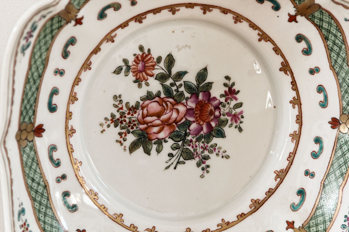 Samson's polylobed porcelain dish