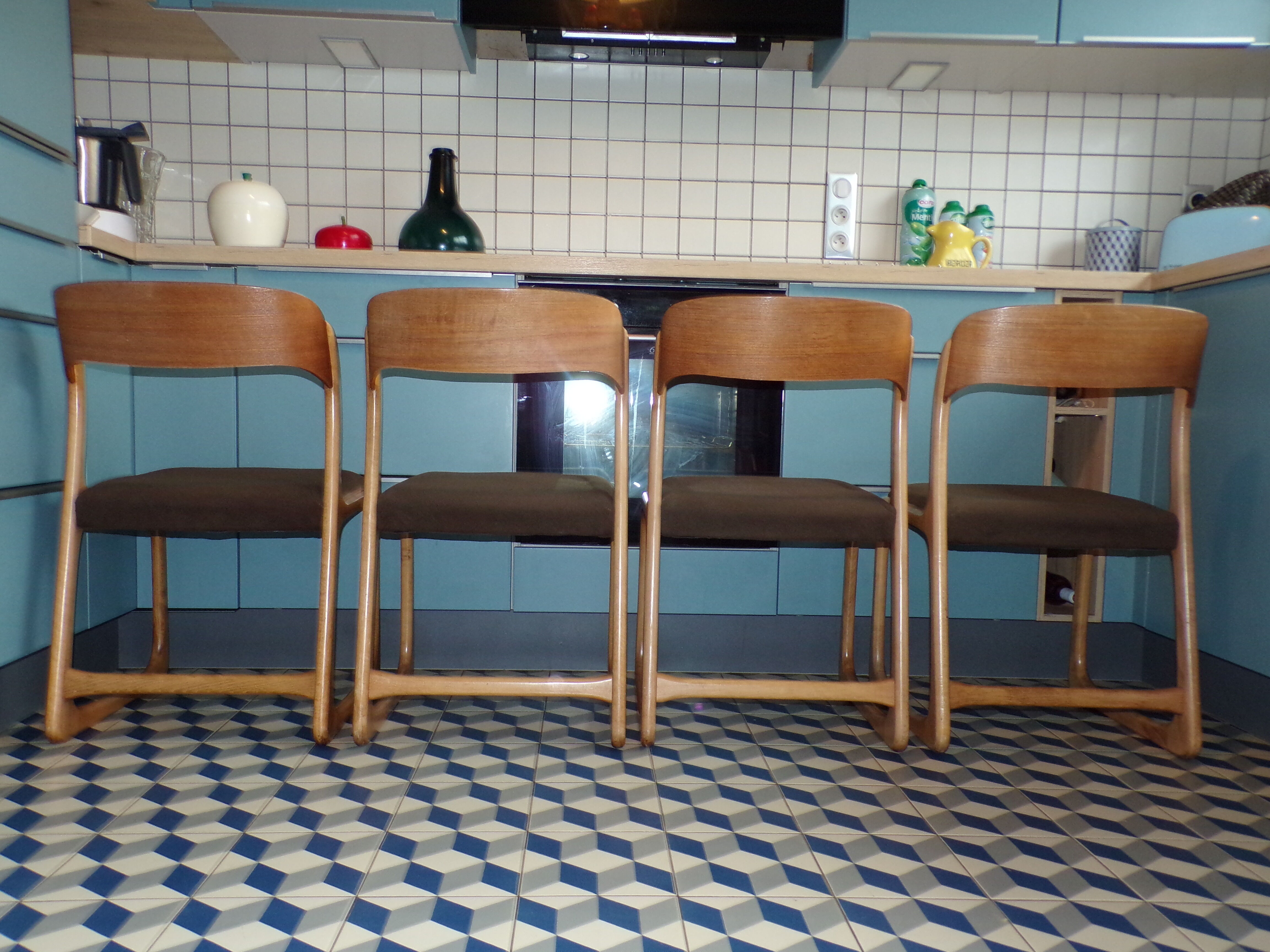 Suite 4 chairs Baumann sled