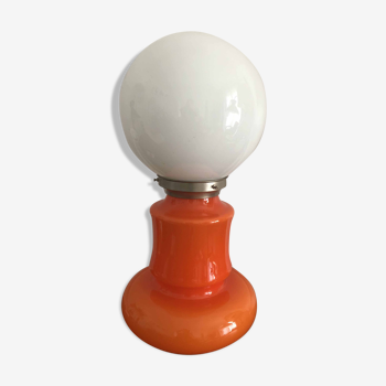 Lampe à poser en opaline orange et blanche