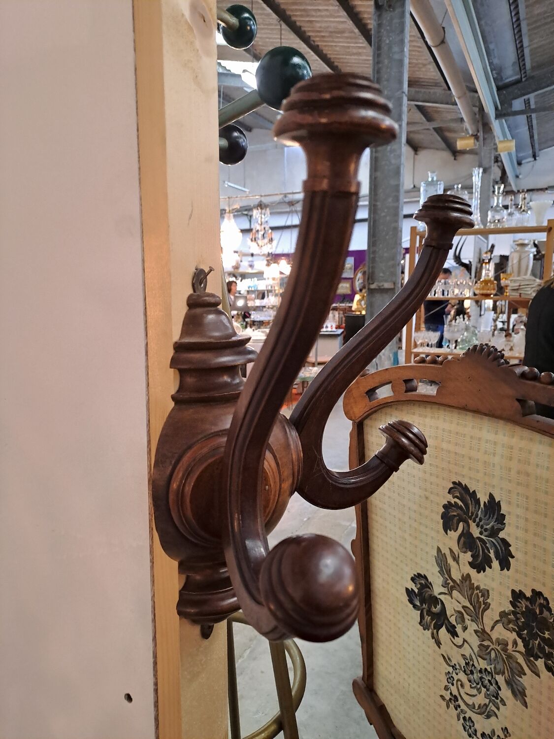 Wall coat rack