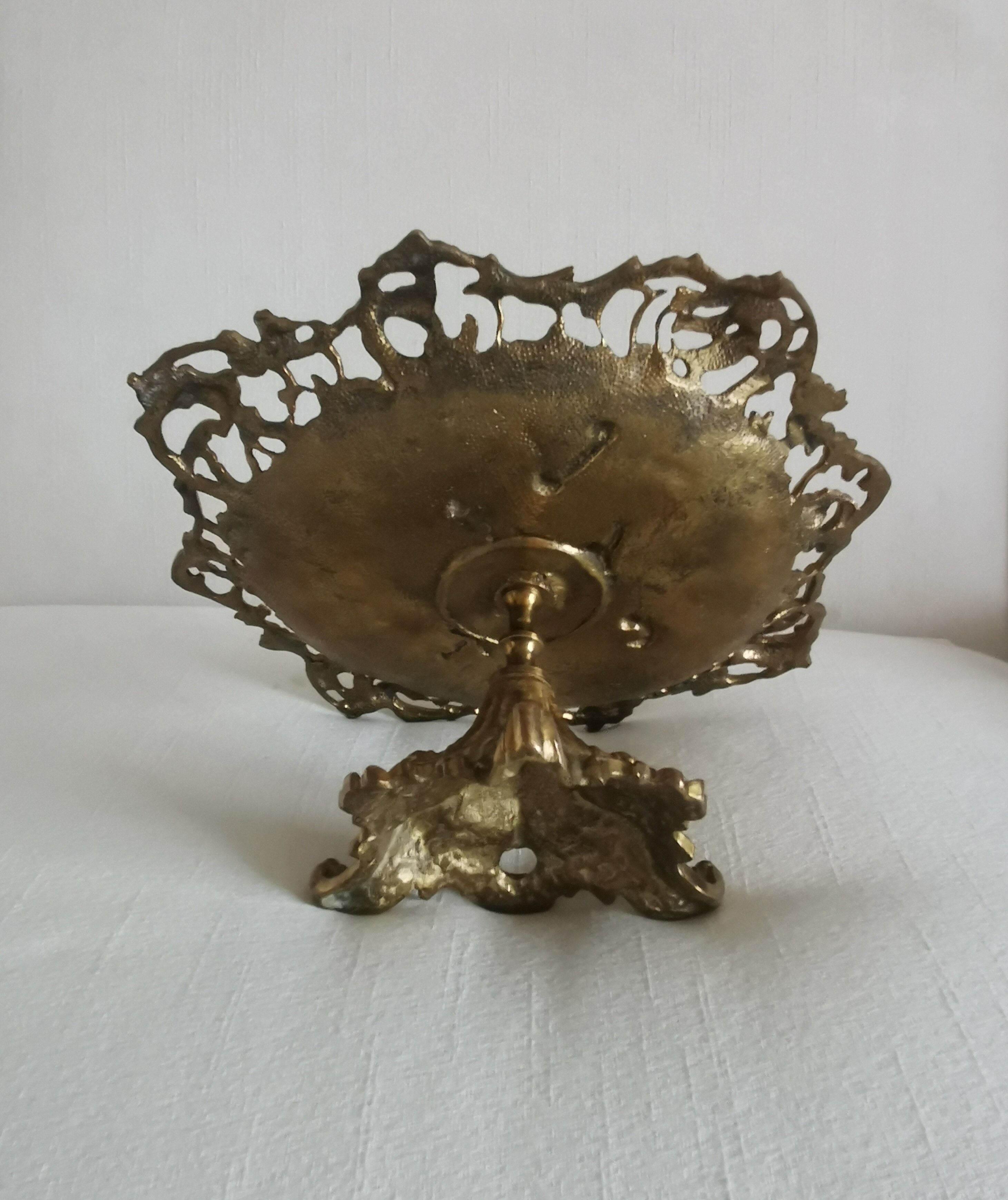 Centre de table en bronze avec décoration nymphe
