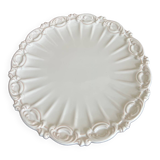 Petit plat blanc faïence sculpté