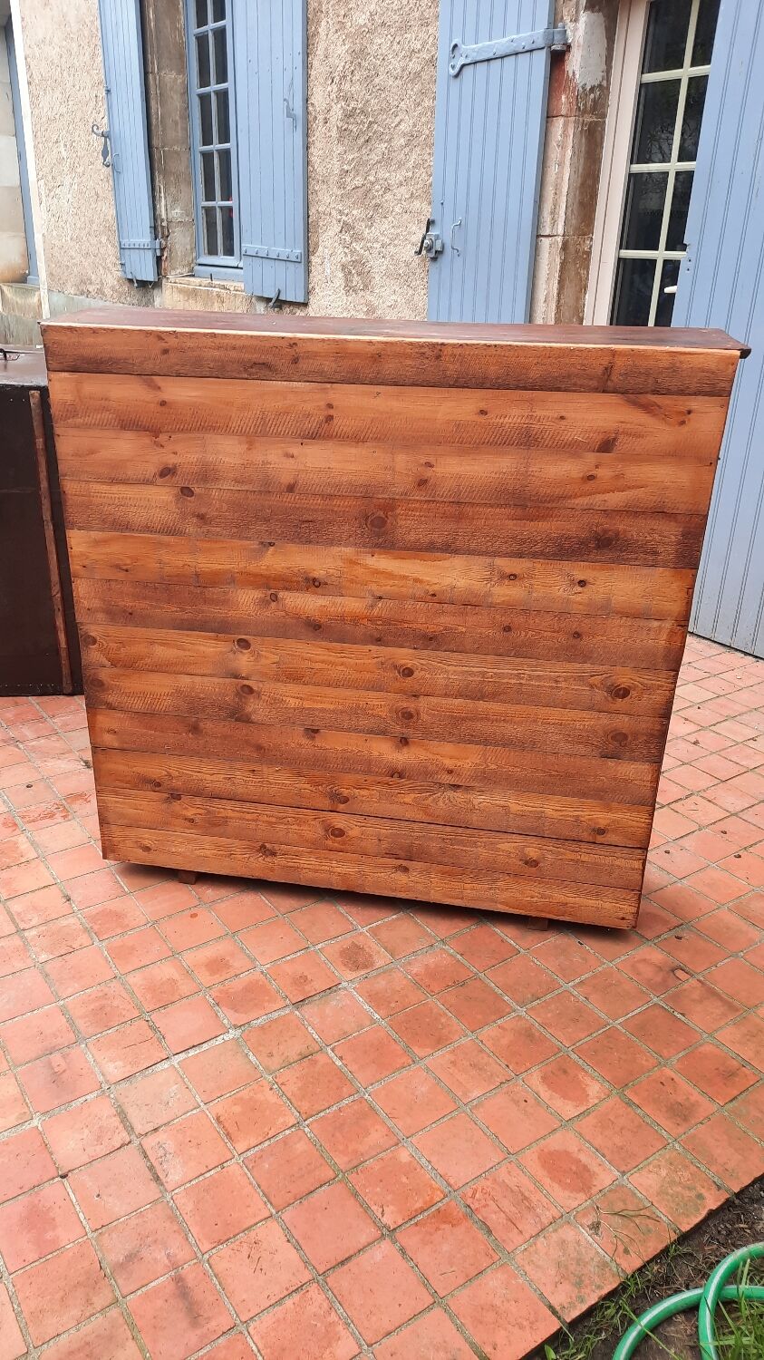 Showcase to install or hang