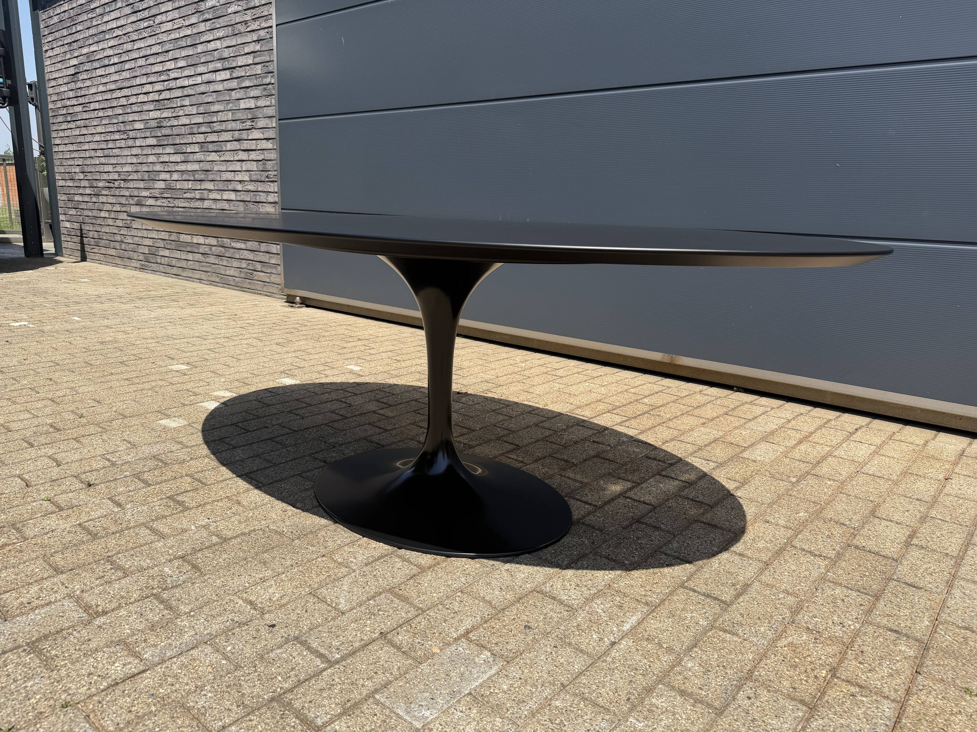 Knoll Tulip oval dining table 198/244cm black Feniks laminate