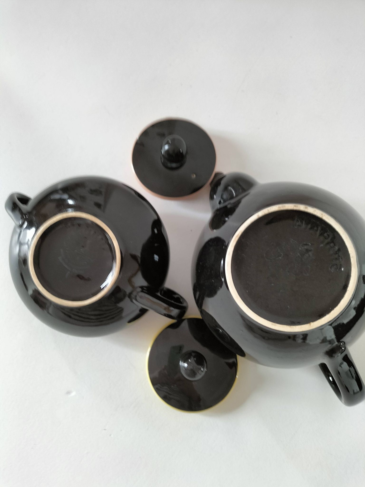 Teapot and sugar bowl Villeroy & Boch model Biarritz glossy black