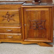 Grand buffet 2 corps en noyer et marbre