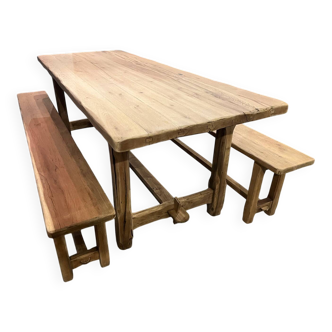 Table de ferme en chêne massif clair avec ses bancs
