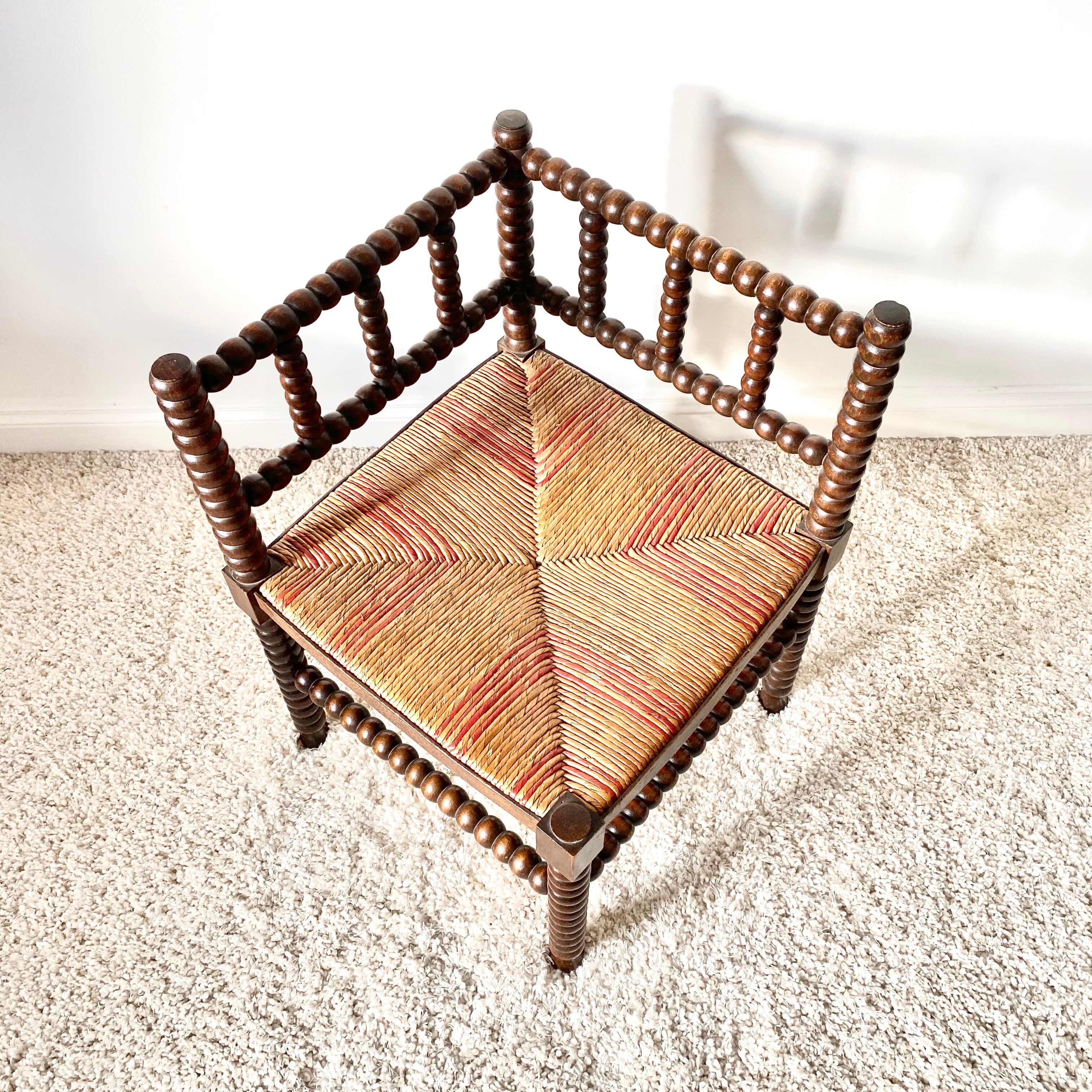 Vintage corner chair in turned oak and straw
