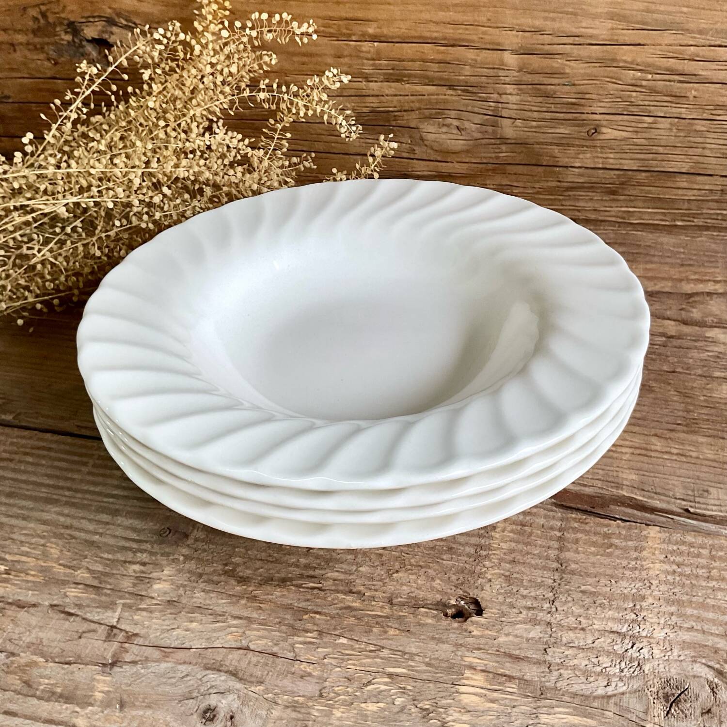 4 Churchill England soup plates