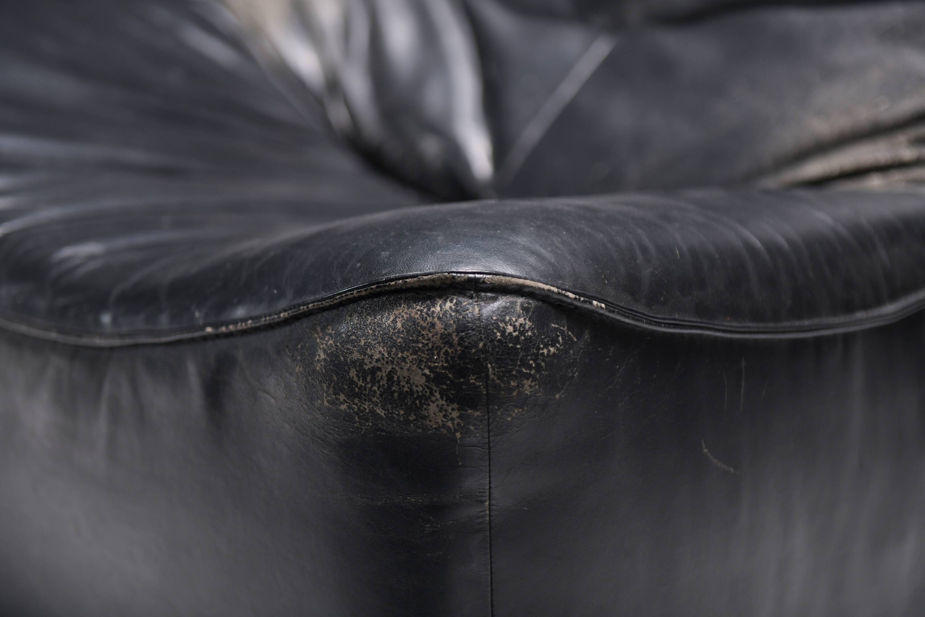 Stunning lounge chair The Rock in black leather by Gerard Van Den Berg - Montis