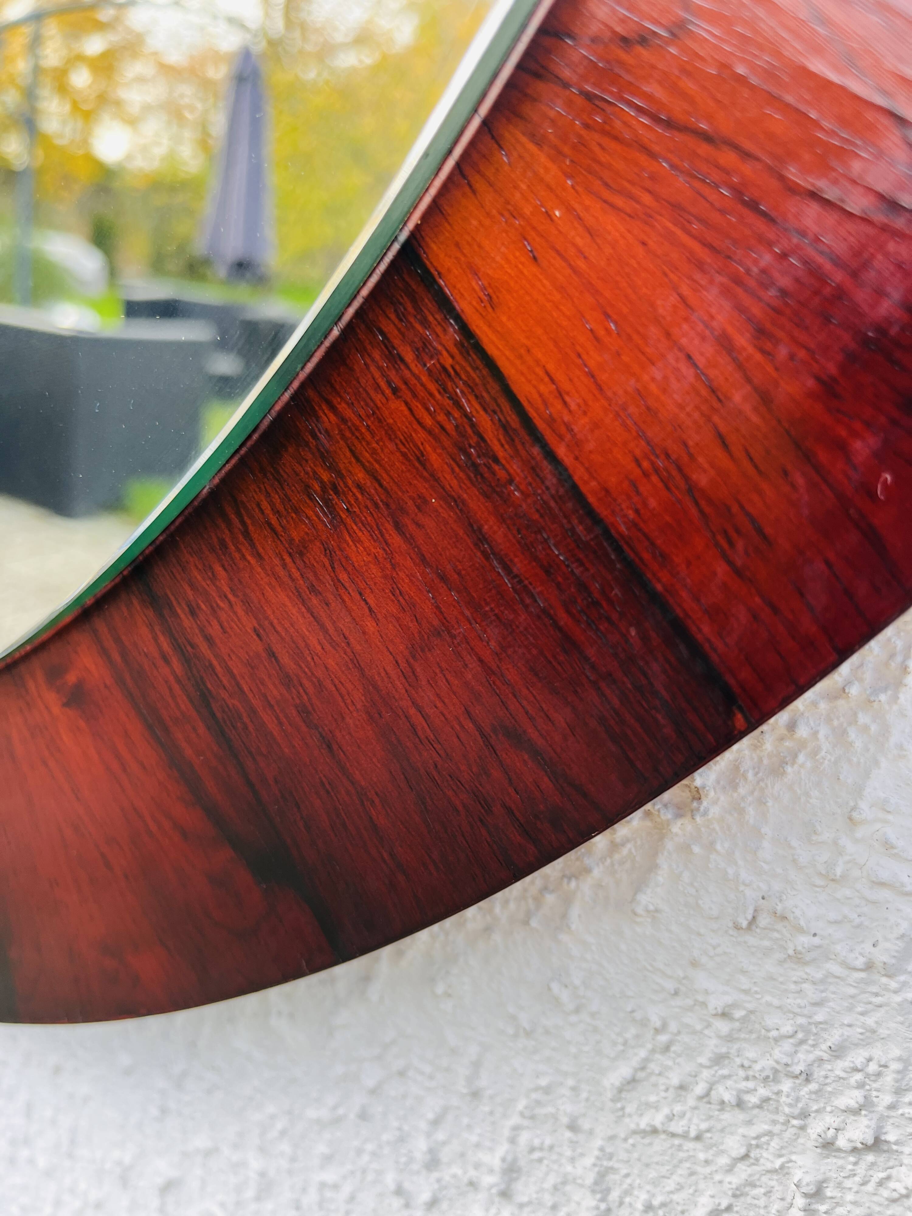 Round mirror in rosewood