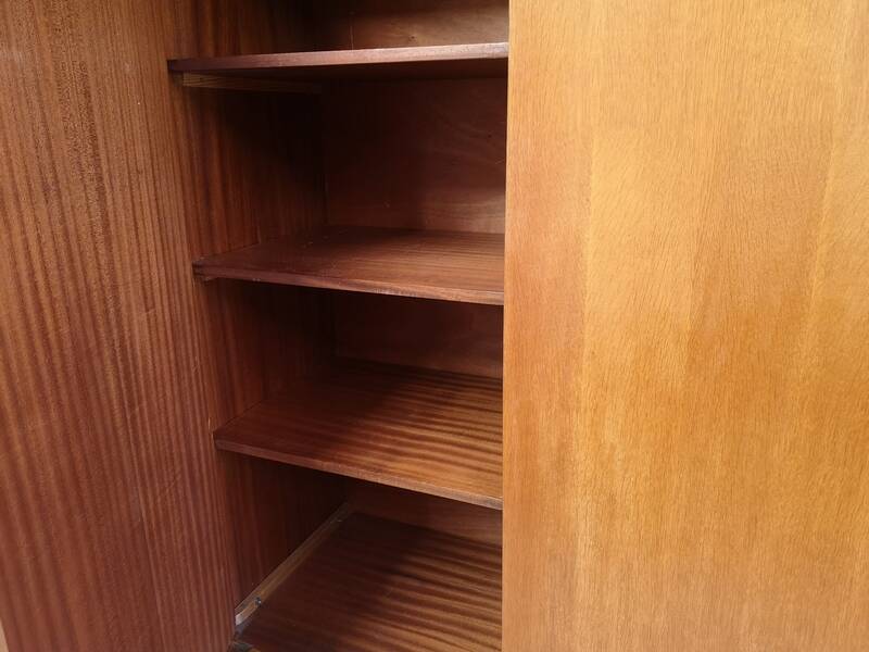 Wardrobe compass feet