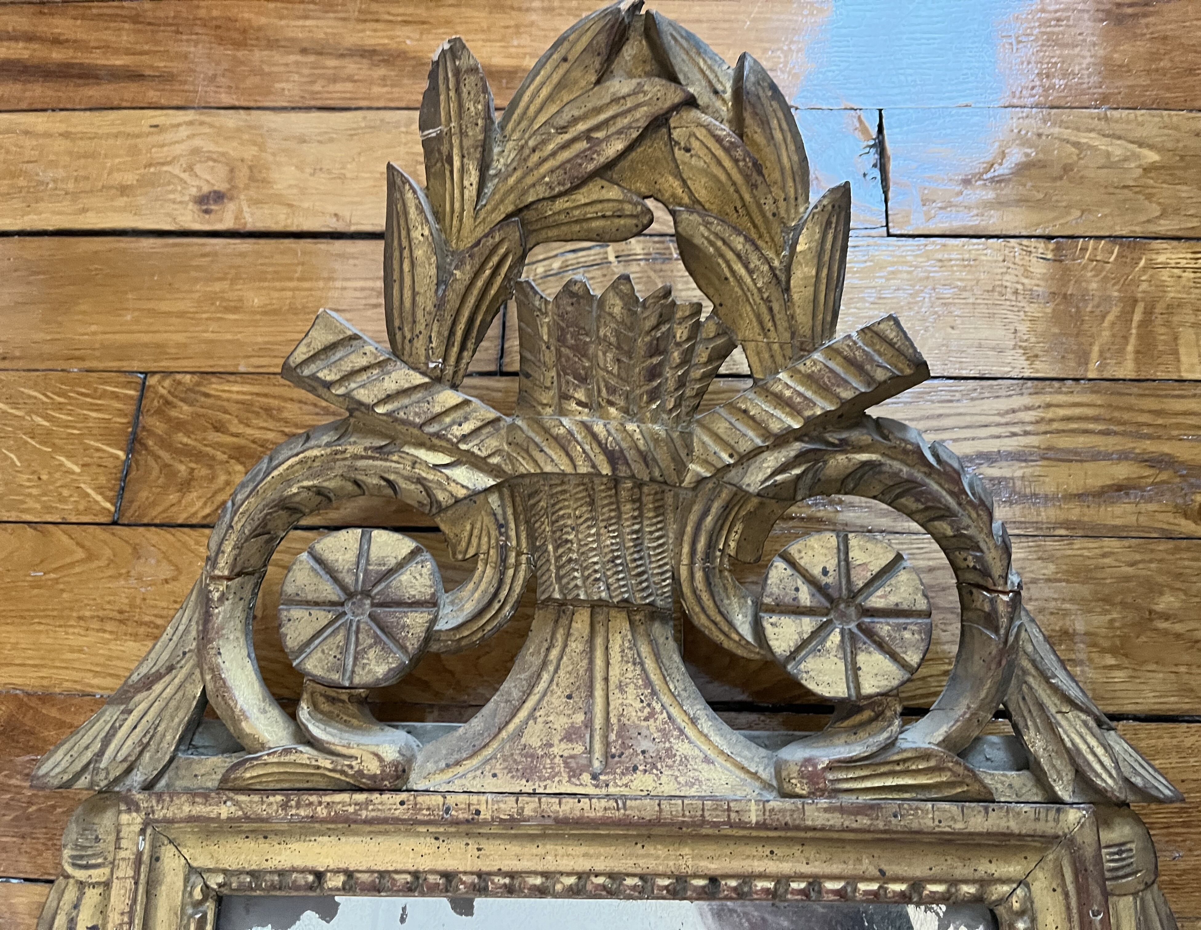 Miroir ancien en bois sculpté et doré XVIIIe, 68x35 cm