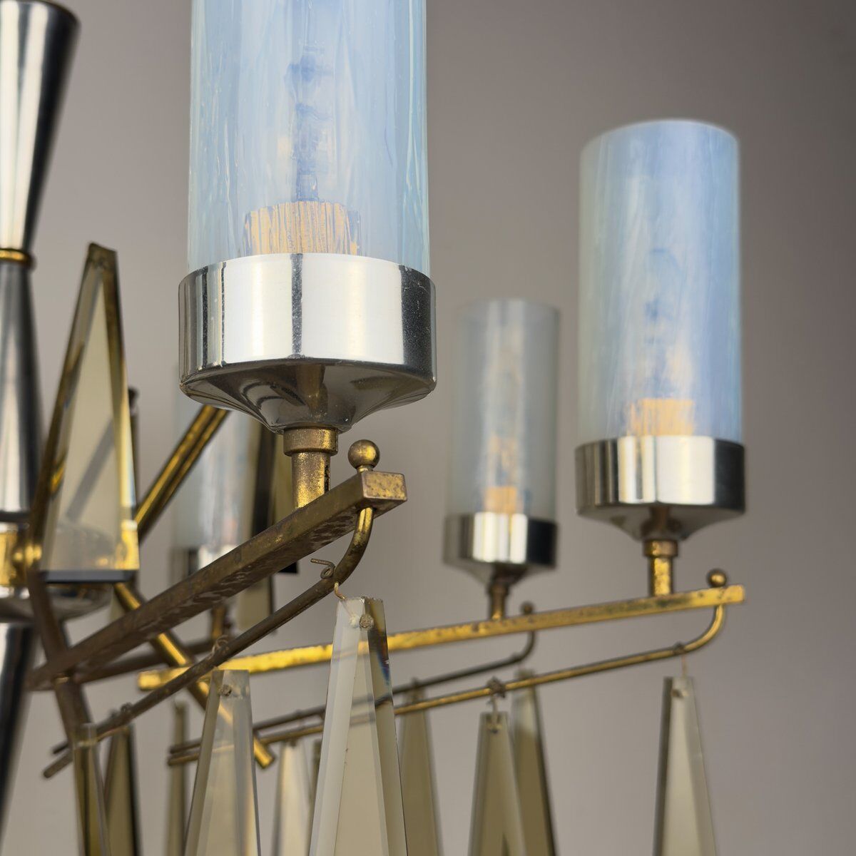 Large mid-century Italian sculptural chandelier in brass and glass, Italy, 1950s