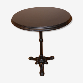 Table bistro tray ground in solid black tinted ash, tripod footing in black cast iron