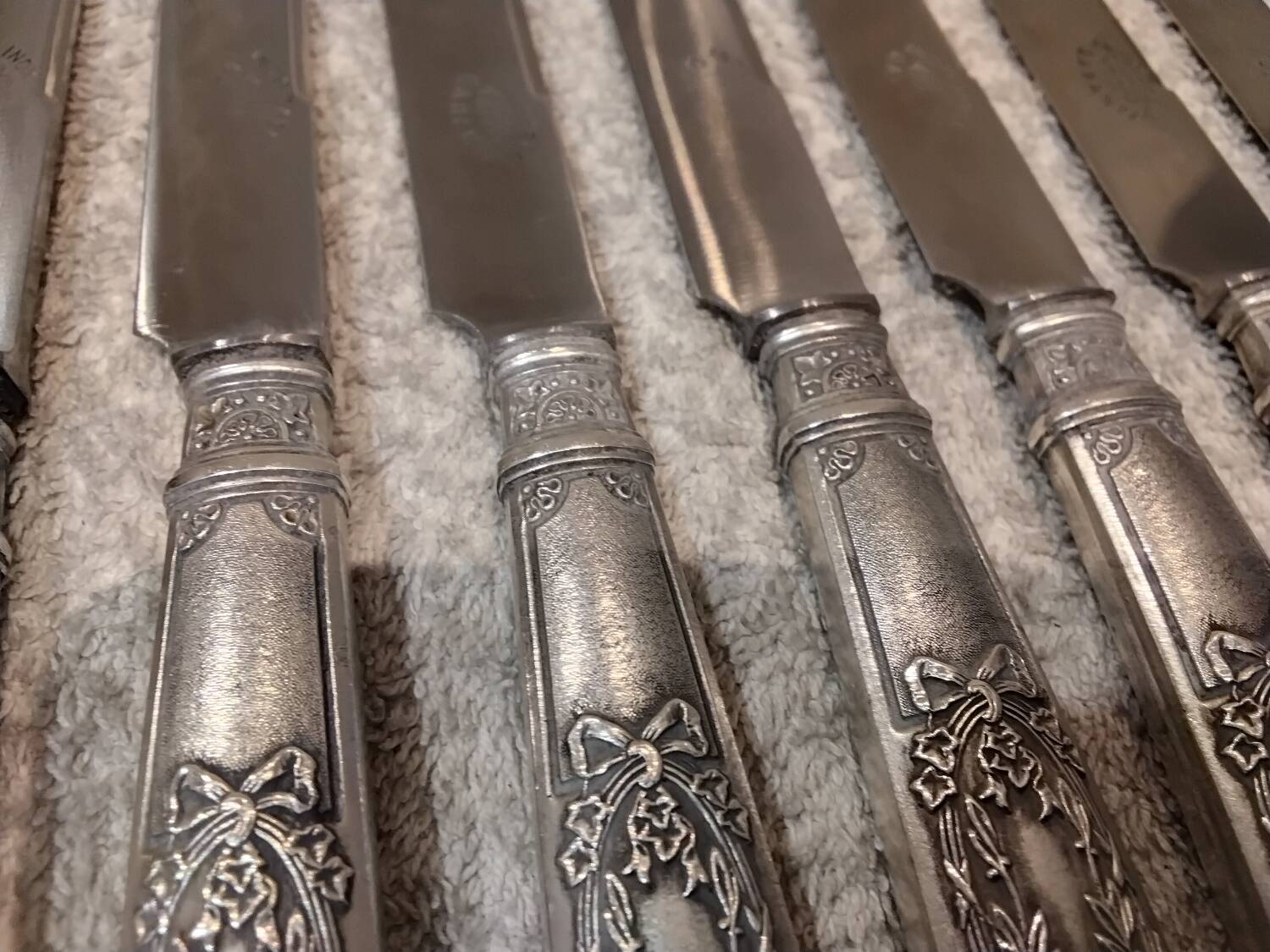 12 silver-plated metal table knives yrras style louis xvi