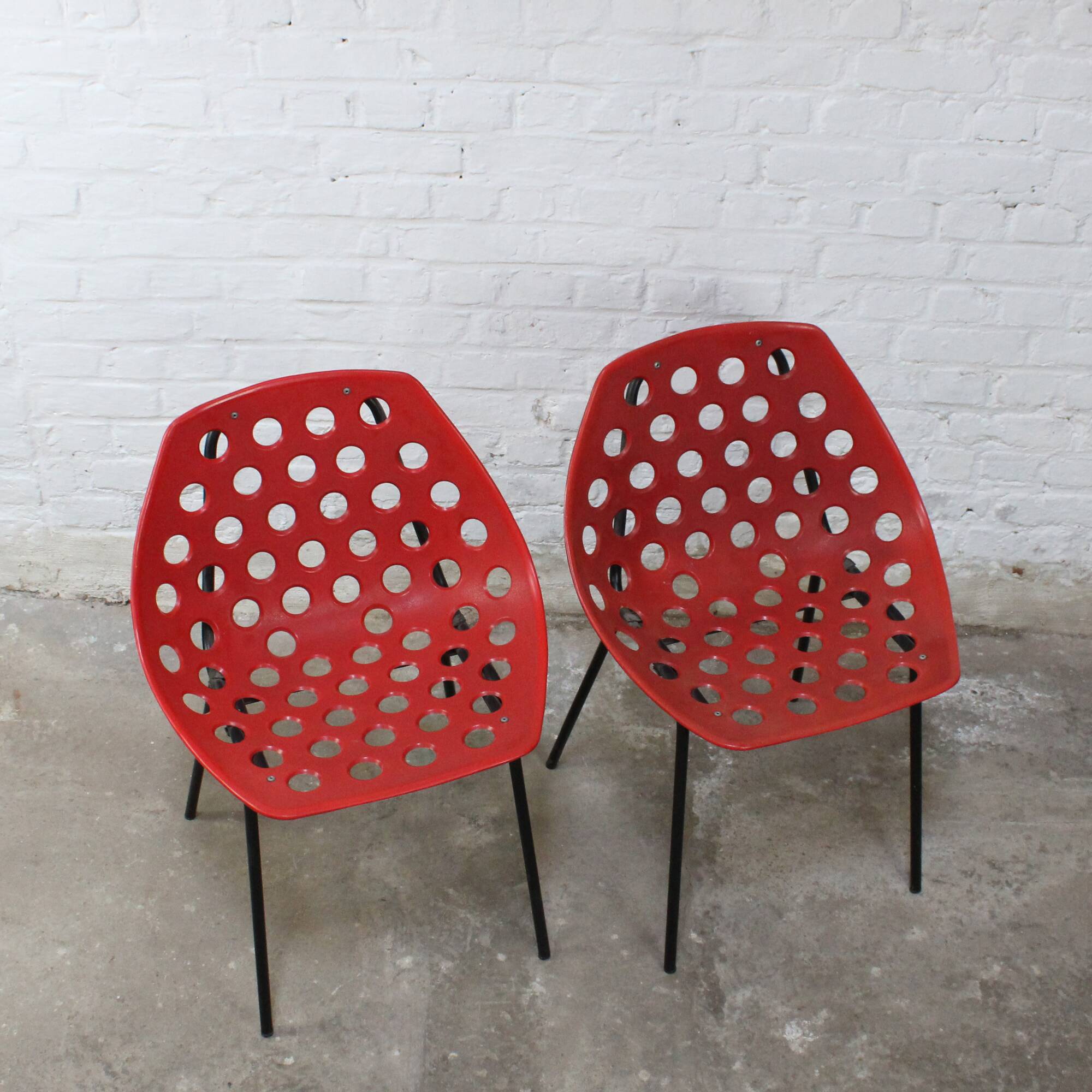 Pair of “Coquillage” chairs by Pierre Guariche for Meurop