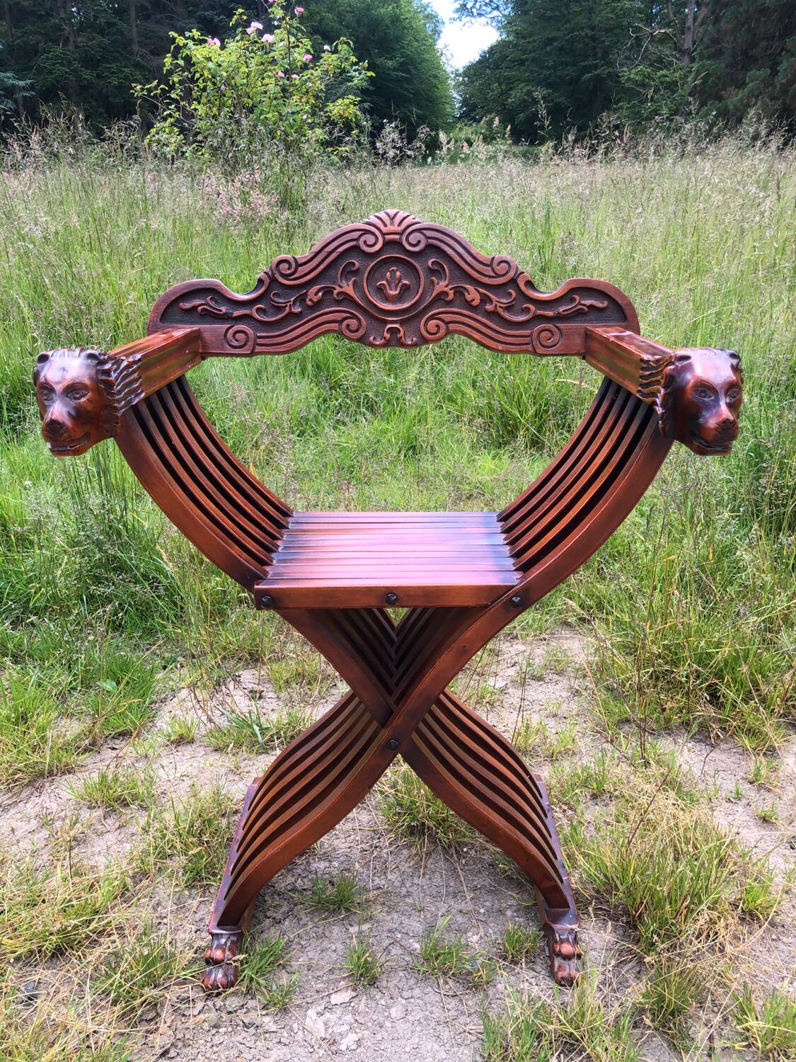 Carved wood Dagobert armchair