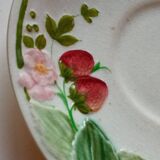 Deux assiettes en barbotines, H B, Choisy le roi
