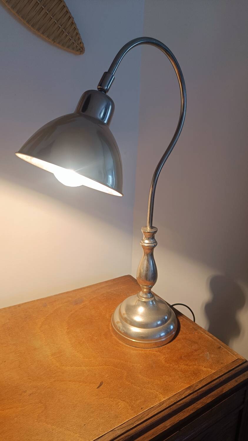 Chrome metal design table lamp – swan neck style