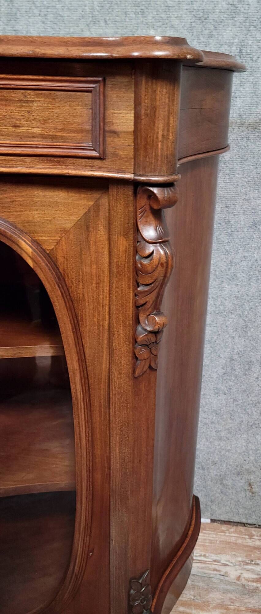 Superb curved display cabinet from the Napoleon III period in mahogany