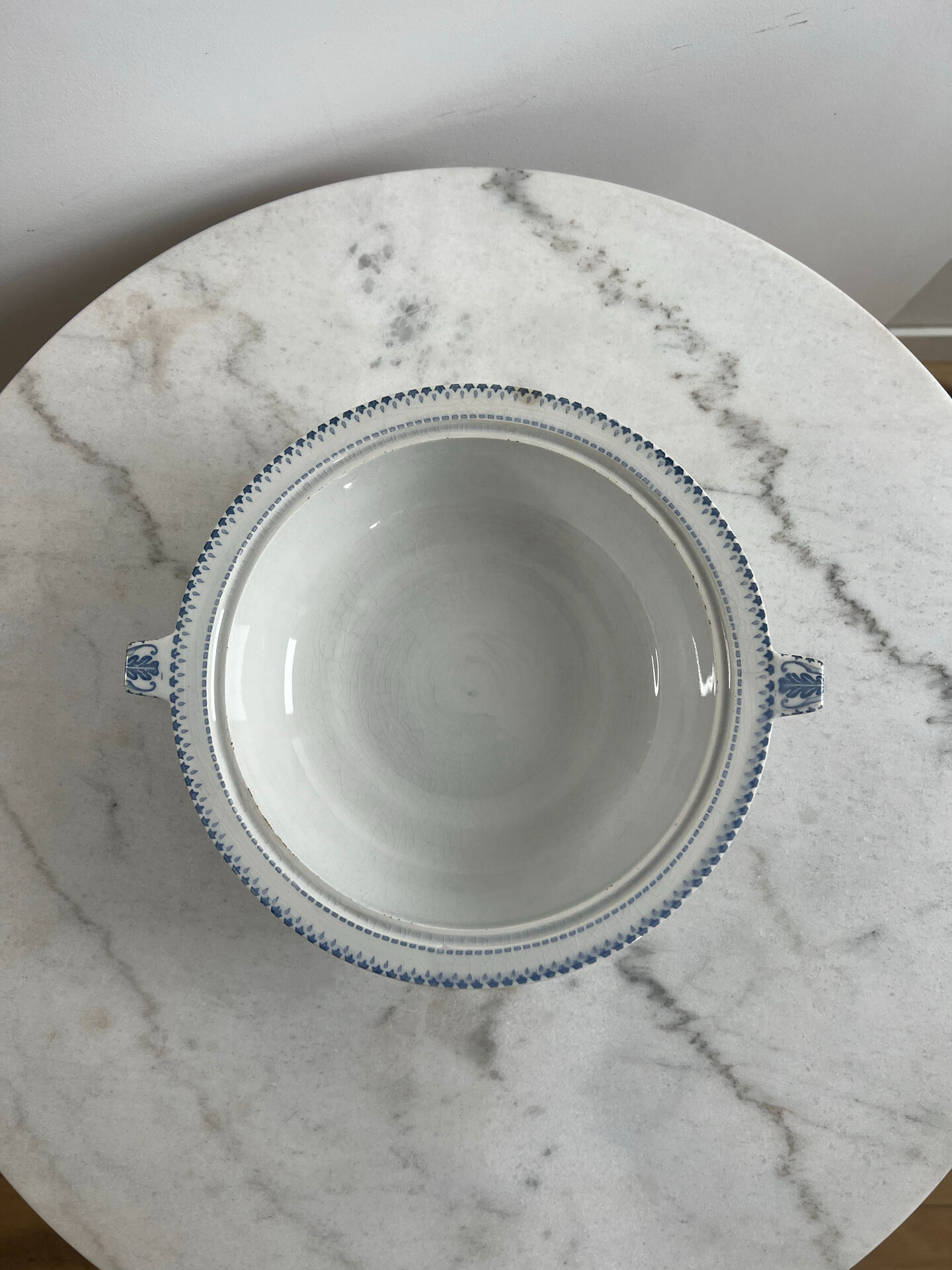 Soup tureen in earthenware Creil and Montereau Labrador pattern